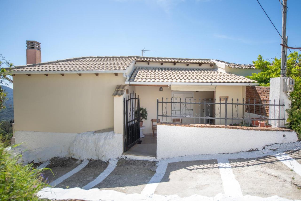 Ntanis 43 House Holiday home *